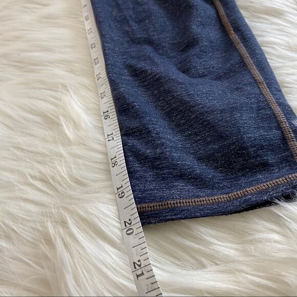 Athleta Chaturanga Quest Capri Legging Size XS EUC Heathered Blue Gray 212387 - Picture 11 of 12